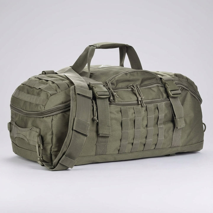 Zwart camouflage sporttas met verstelbare schouderriem. Veelzijdige waterbestendige reistas voor gym of avontuur.