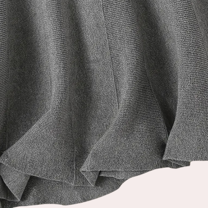 Close-up van de comfortabele, zachte stof van de grijze Damesrok Elise, ideaal voor elke dag.