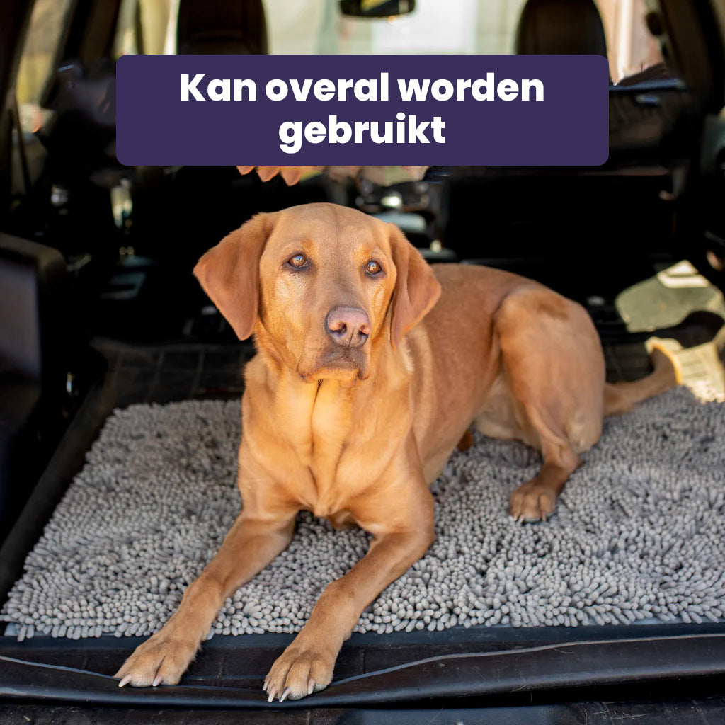 Close-up van de zachte, super absorberende vezels van de hondenmat. Beschermt vloeren tegen modder en vuil.