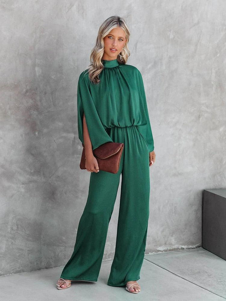 Chique groene dames jumpsuit met capemouwen, perfect voor avondkleding en speciale gelegenheden, tijdloze stijl.