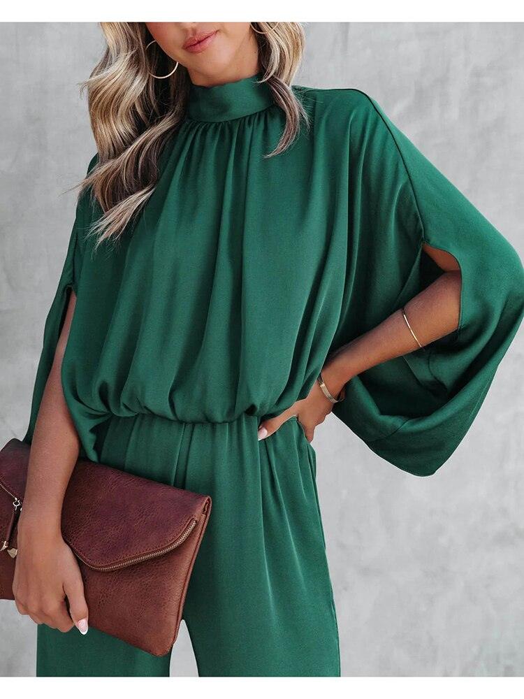 Modieuze groene dames jumpsuit met capemouwen, geschikt voor feestelijke outfits en chique evenementen.