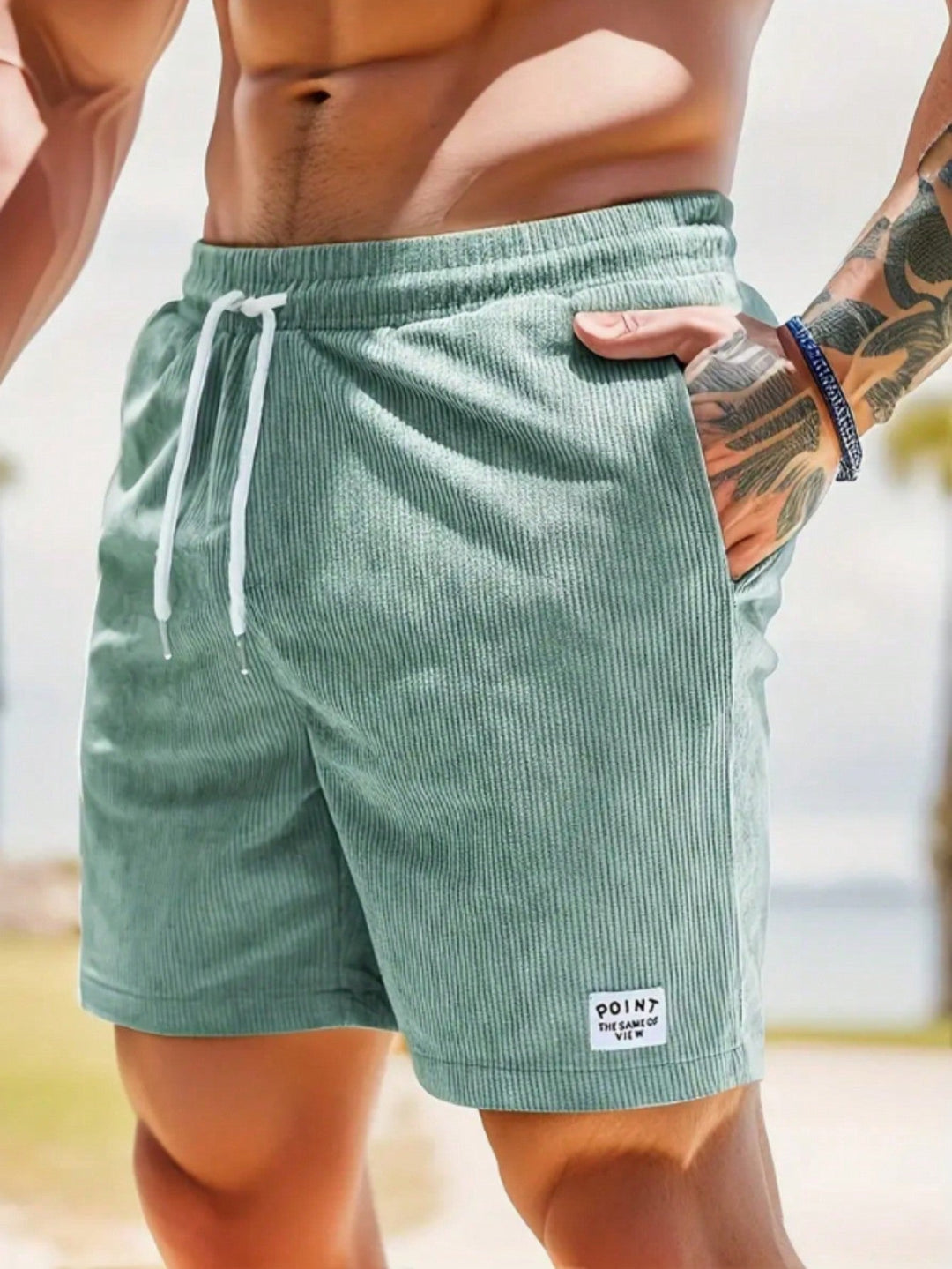 Groene casual herenshorts met ruime pasvorm, trekkoord en praktische zakken. Voor ontspannen zomer.