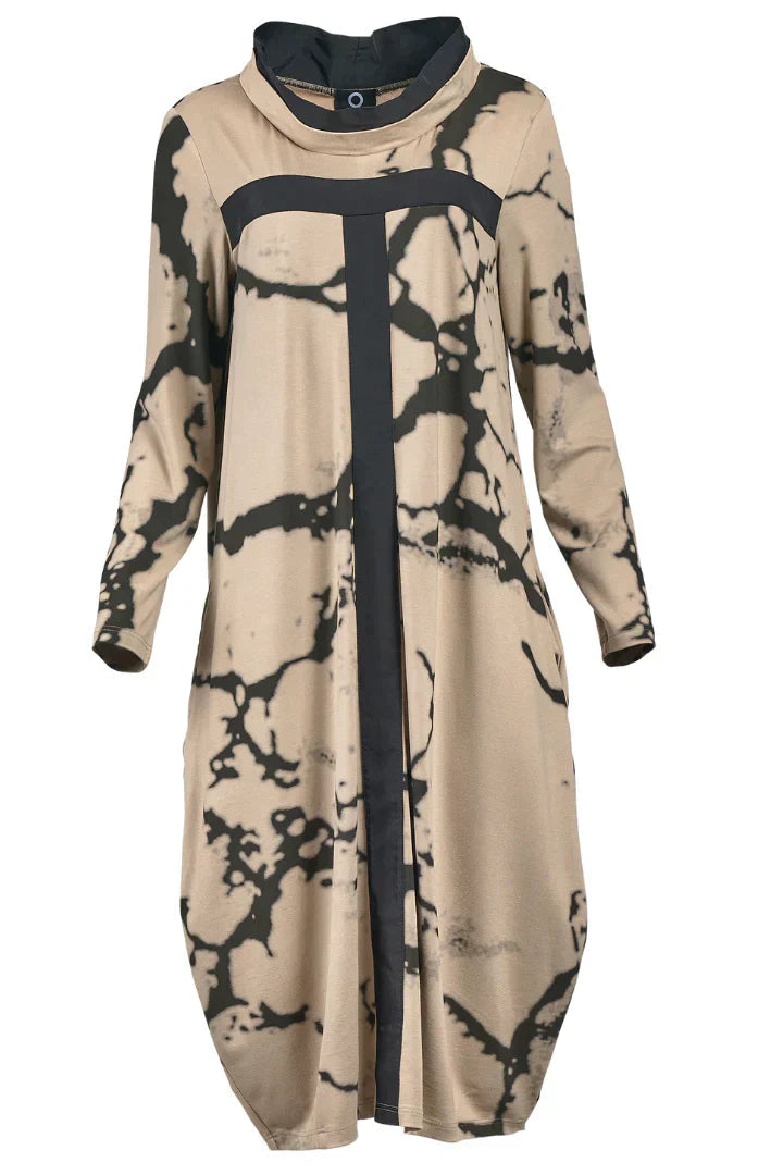 Groene Livienne dames jurk met lange mouwen en retro patroon, perfect voor een elegante vintage stijl.
