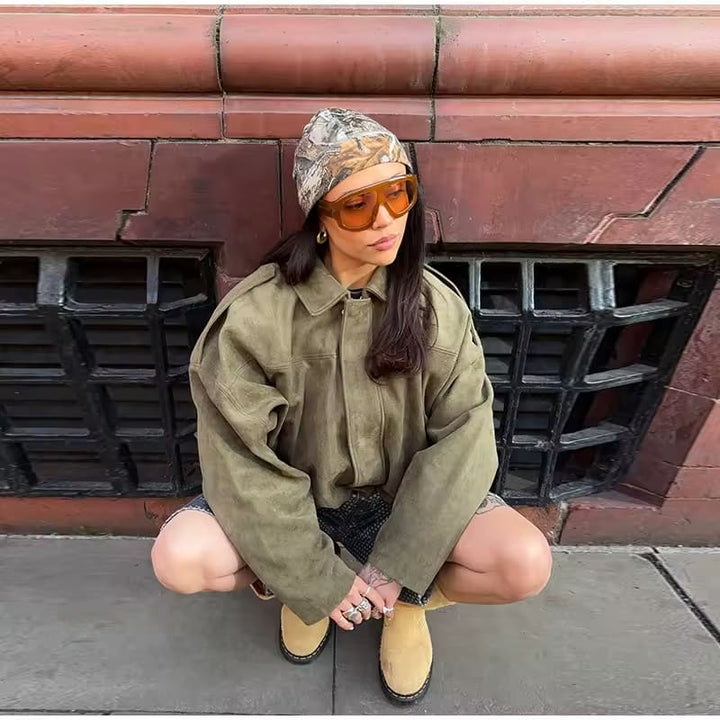 Elegante bruine oversized leren damesjas, city-chic, comfortabel en modieus.