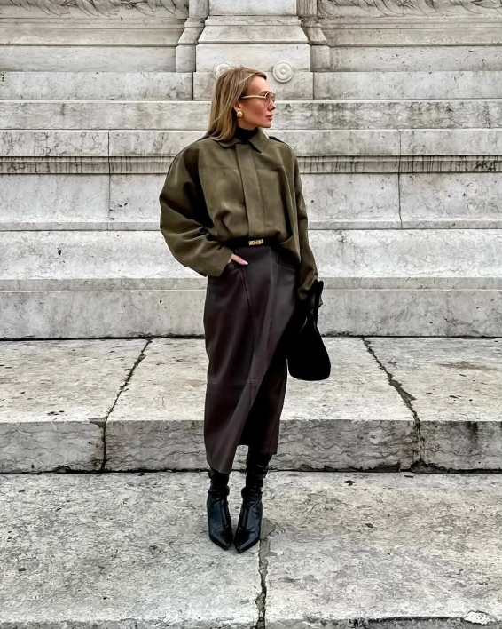 Comfortabele oversized damesjas van leer, groen, met modieuze city-chic look.