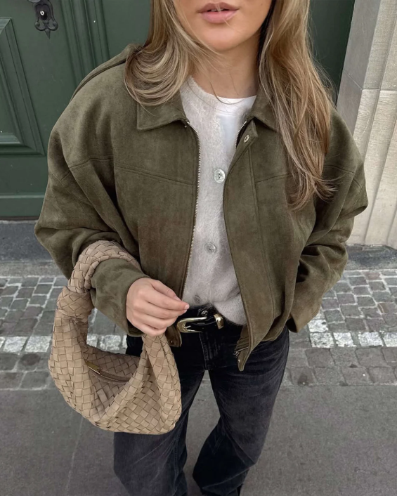 Groene oversized leren tussenjas voor dames, city-chic en comfortabel, modieus voor elke dag.