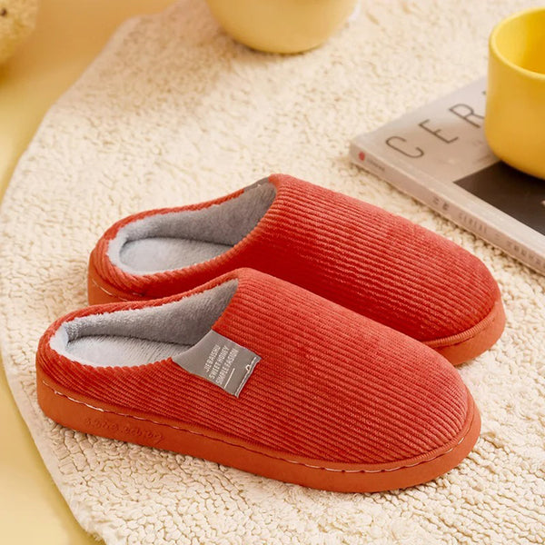 "Groene pluche dames orthopedische pantoffels met ergonomisch voetbed en anti-slip zool, ideaal voor thuiscomfort."