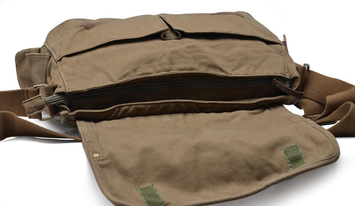 Unisex groene vintage canvas tas, robuuste messenger stijl, perfect als reistas of voor dagelijks gebruik.