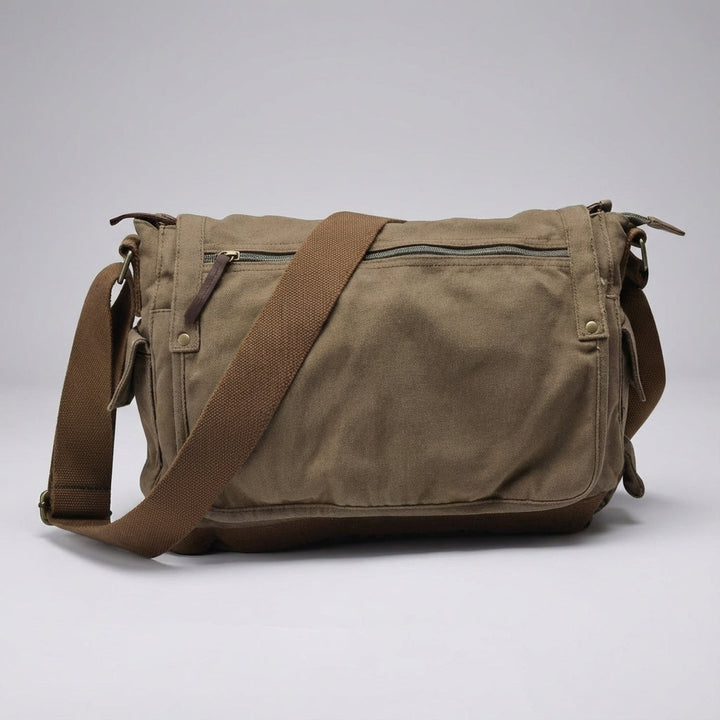 Groene vintage messenger tas met verstelbare riem, een duurzame canvas schoudertas voor al je spullen.