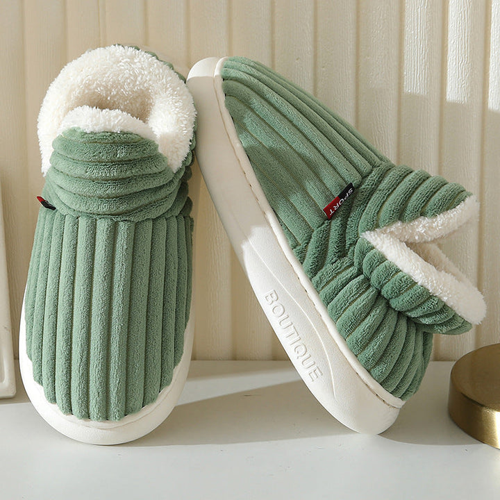 "Groene wintersloffen met fluffy witte fleece voering en zachte zool, comfortabele pantoffels voor warmte en stijl in de wint