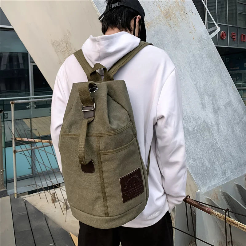 Zwarte TrekMate canvas reisrugzak met comfortabele schouderbanden, duurzaam en praktisch voor lange reizen.