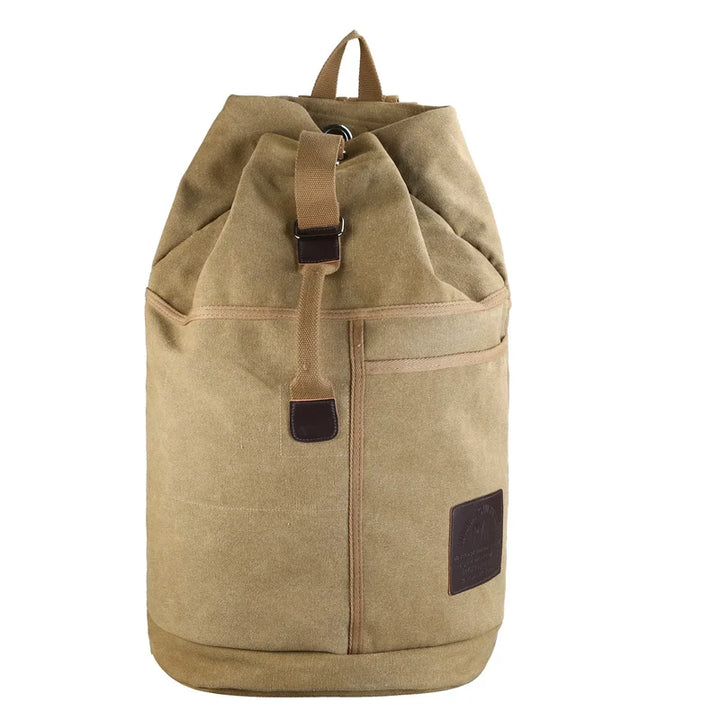 Legergroene TrekMate canvas rugzak met gespen, grote capaciteit voor avontuurlijke reizen en outdoor.