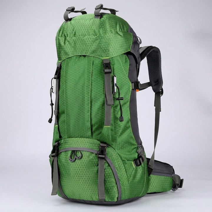 Duurzame outdoor backpack voor trekking en kamperen; waterafstotend en ruim genoeg voor al je avonturen.