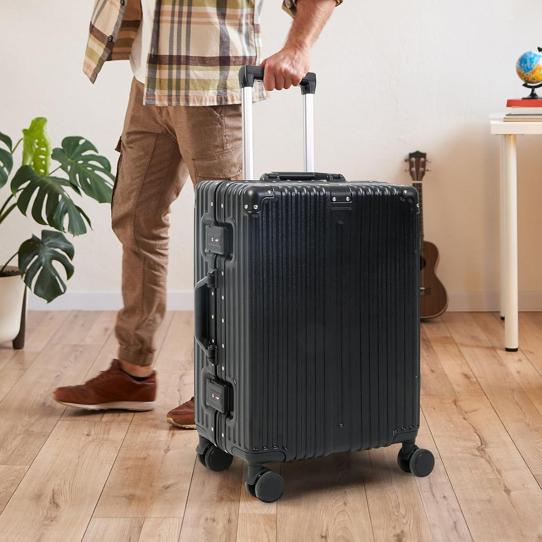 Stijlvolle aluminium handbagagekoffer. Robuuste, duurzame reiskoffer met modern design voor frequente reizigers.