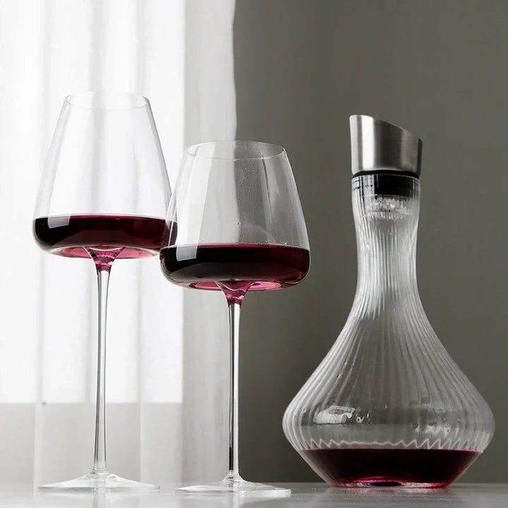 "Handgemaakt kristallen wijnglas, elegant ontwerp, glanzende helderheid, perfect voor stijlvolle tafeldecoratie."