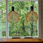 Zwarte buitenkant & houten interieur