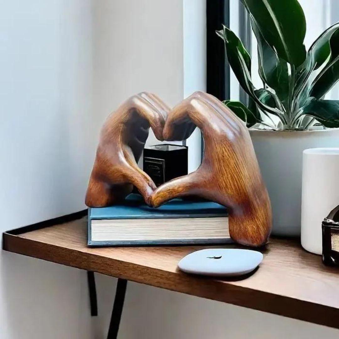Liefdevol handgemaakt hart kunstwerk, een betekenisvol accent voor thuis.