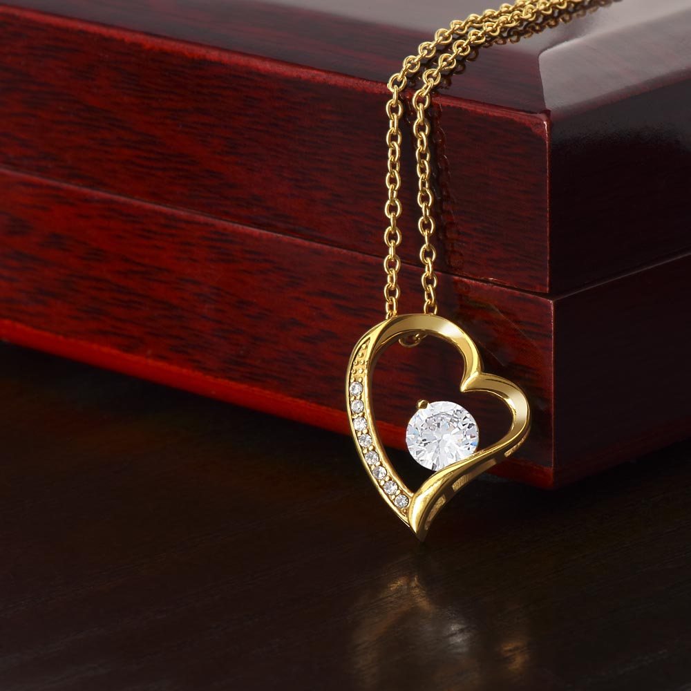 "Hartvormige ketting met sprankelende zirkonia's, verstelbare lengte, ideale elegante keuze voor liefdevolle gelegenheden."