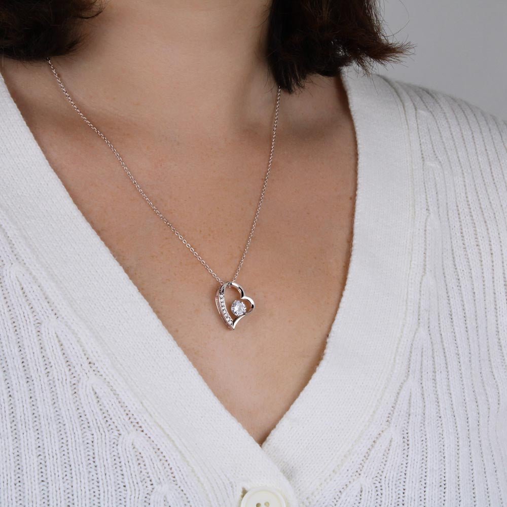 "Hartvormige ketting met zirkonia steen, luxe uitstraling, ideaal cadeau voor dochters, gepolijste hanger aan verstelbare ket