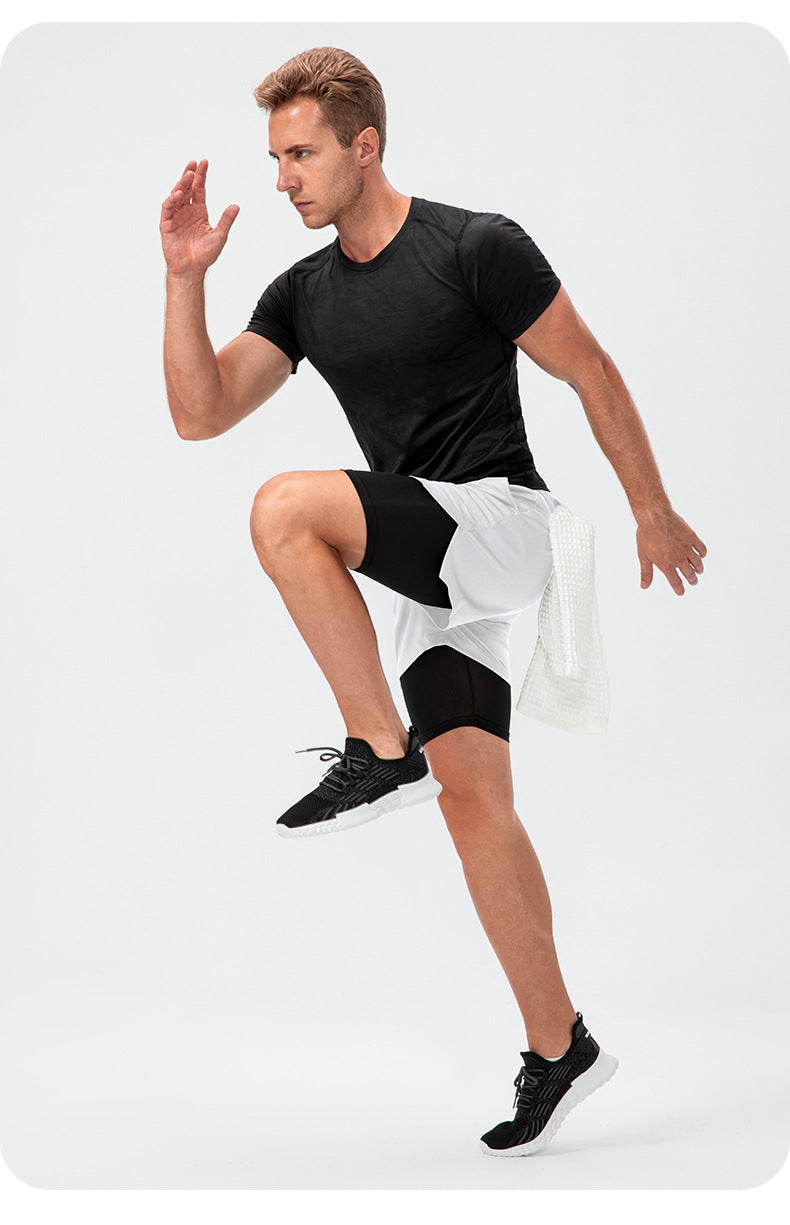 Ademende heren 2-in-1 sportshort, perfect voor fitness, zomer en actieve lifestyle.