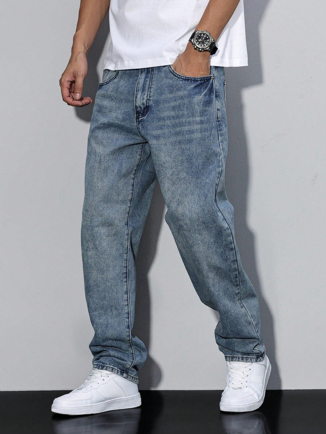 Lichtblauwe heren baggy jeans, een comfortabele en stijlvolle keuze voor vrijetijdskleding en herenmode.