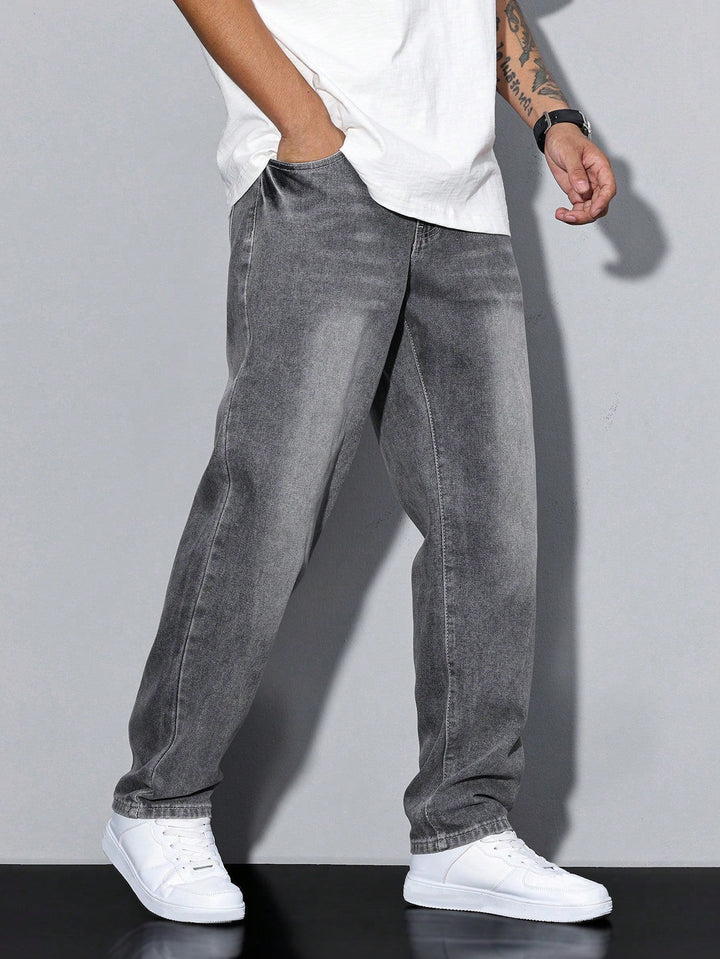 Comfortabele herenbroek: baggy jeans in denim, essentiële vrijetijdskleding voor moderne mannen.