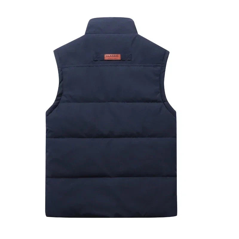 Winterse herenbodywarmer, gewatteerd met zachte fleece voering en staande kraag voor optimale warmte.