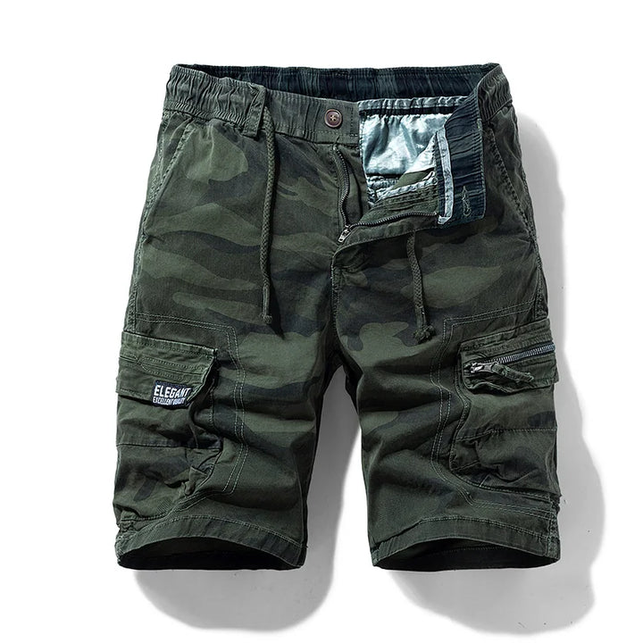 Heren camouflage cargoshorts in grijs met functionele zakken, perfect voor casual zomerkleding en outdoor activiteiten.