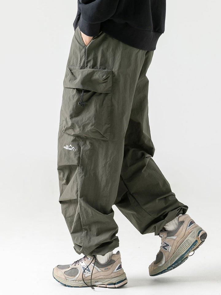 Heren cargo broek met handige zakken en comfortabele elastische taille, perfect voor casual herenmode.