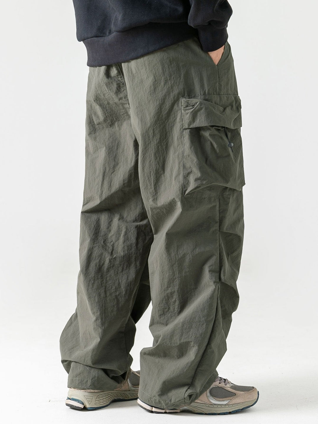 Comfortabele heren wandelbroek met ruime zakken en elastische taille, ideaal als vrijetijdsbroek.