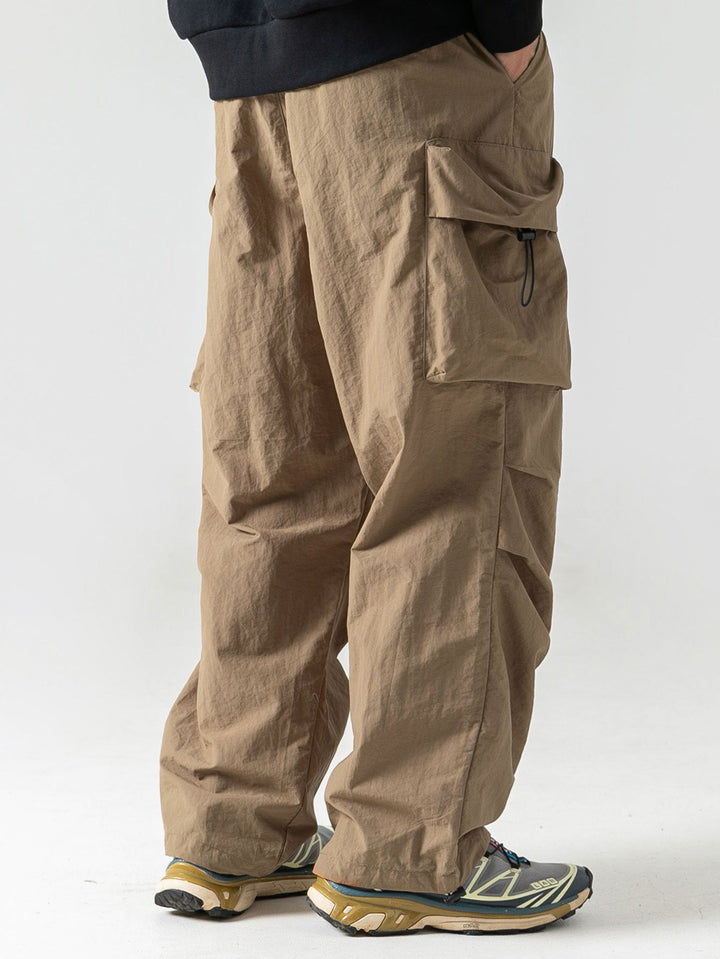 Moderne utility broek voor heren met rechte pijpen en functionele zakken, perfect voor een casual look.