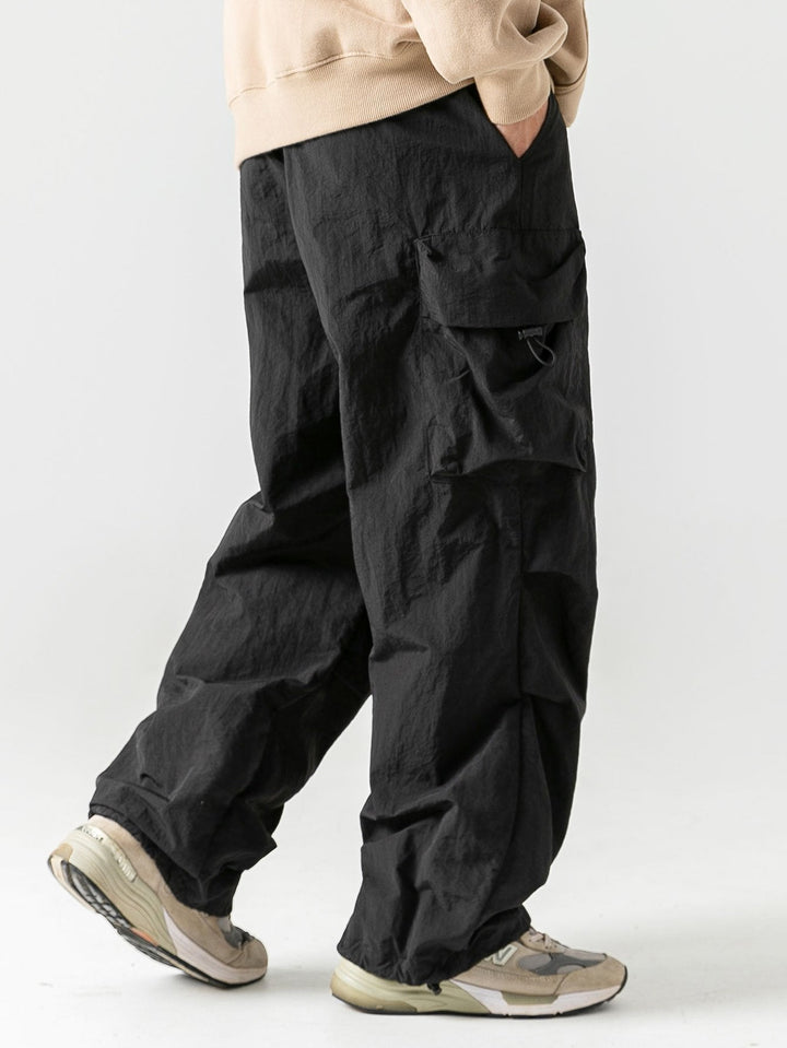 De comfortabele elastische taille van deze heren cargo broek, voor ultiem draagcomfort en pasvorm.