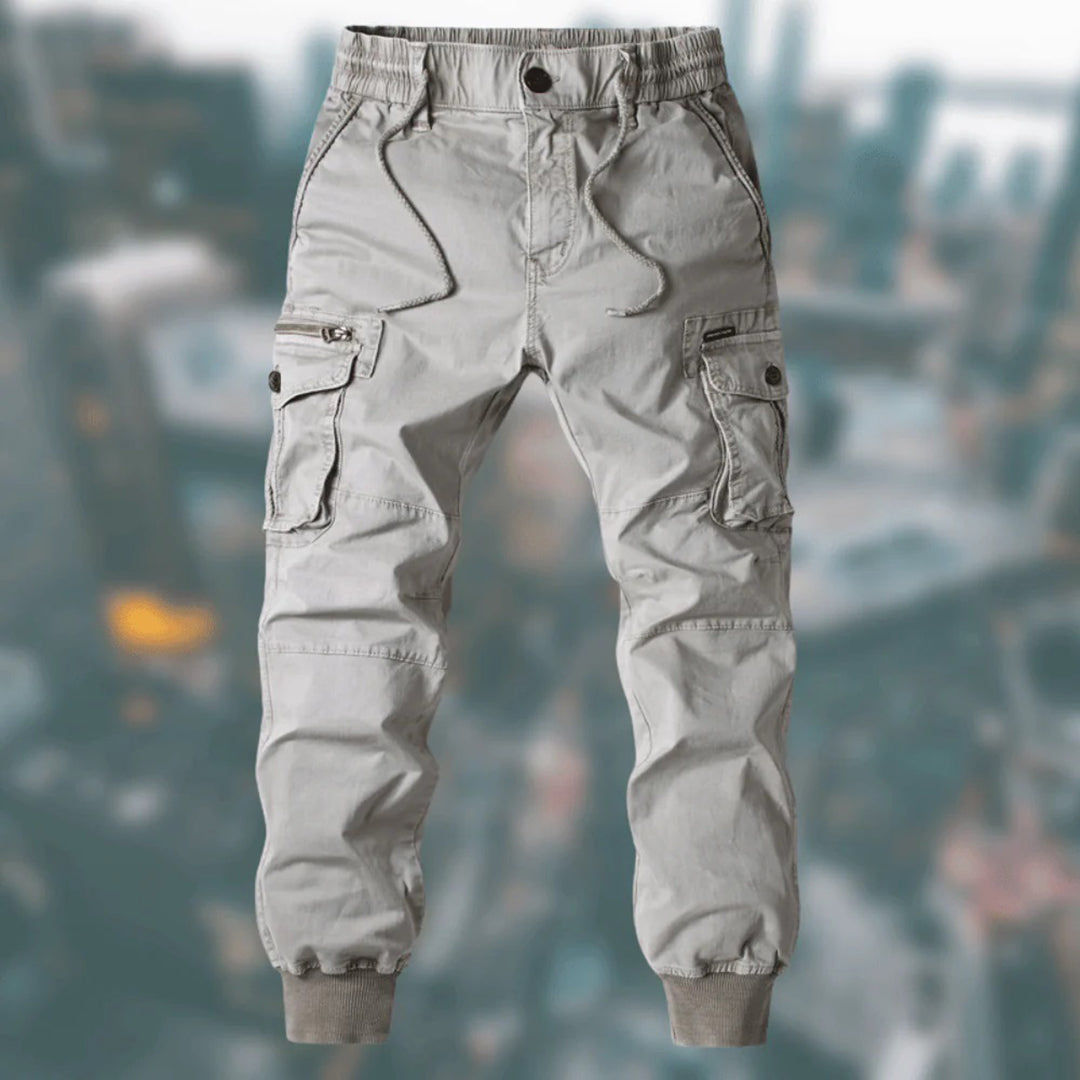 Veelzijdige heren broek voor elke dag: casual, sportief en met handige cargozakken.