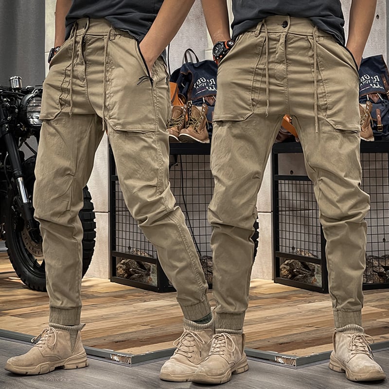 Heren cargobroek met rechte pijpen en functionele zakken, perfect voor casual comfort en buitenactiviteiten.
