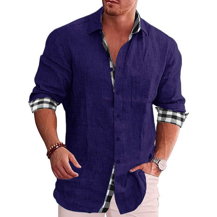 Dit casual herenoverhemd met lange mouwen en geruite manchetten is ideaal voor warme zomerdagen.