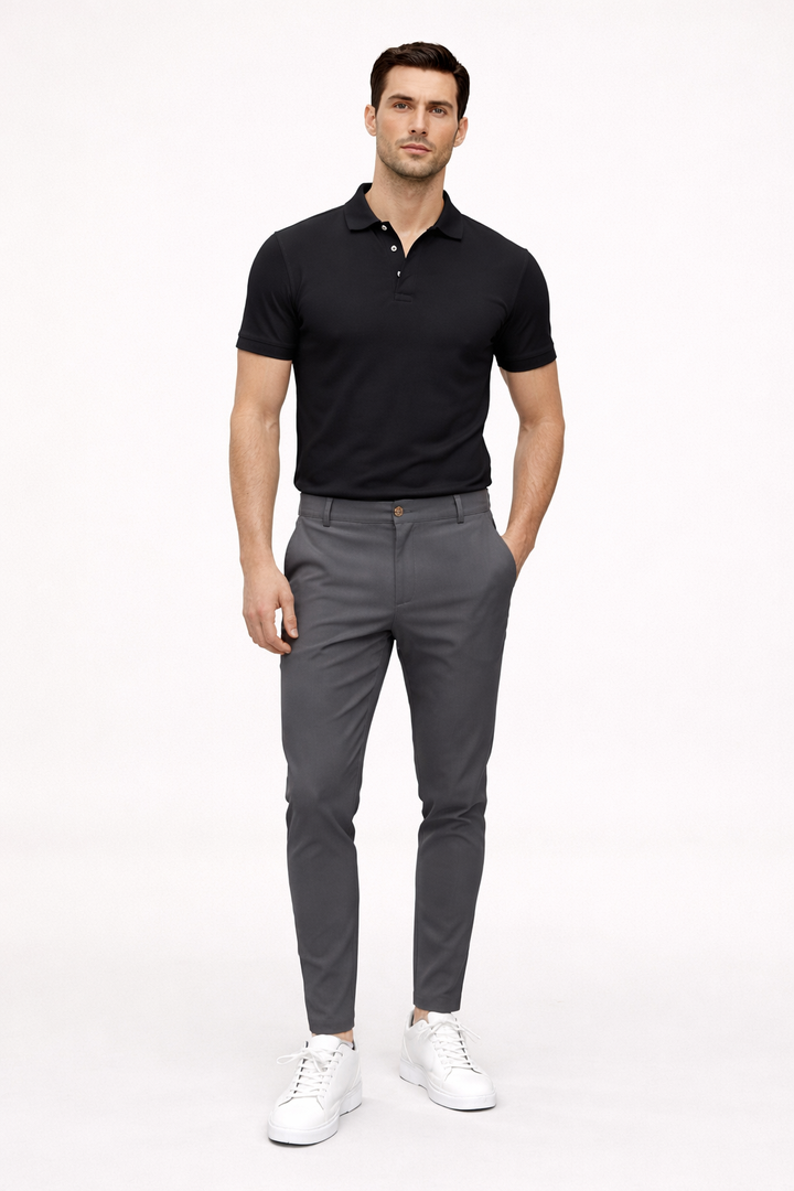 Stijlvolle heren chino broek, recht model. Een comfortabele basis voor elke herengarderobe, veelzijdig en modern.