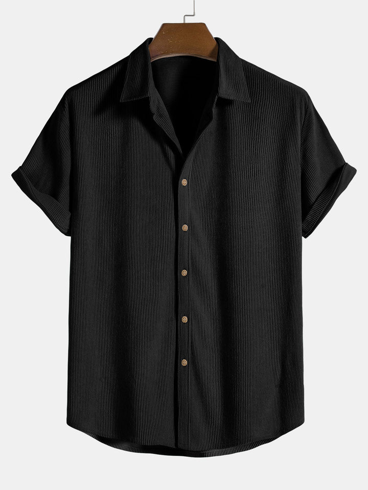 Platte weergave van de trendy heren corduroy tweedelige set, comfortabele zomer kledingoutfit.