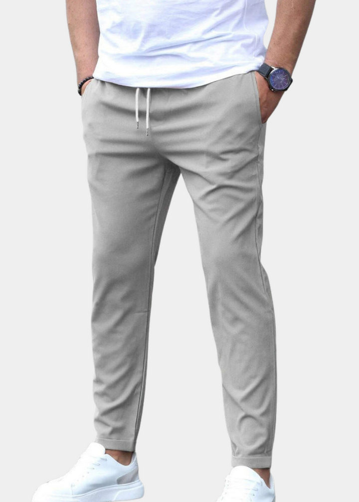 Heren comfortabele elastische broek voor dagelijks gebruik. Ideaal voor een relaxte, maar modieuze look.