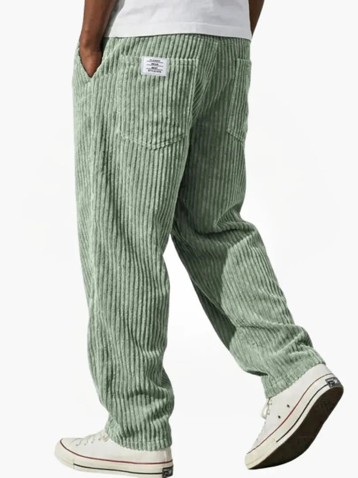 Stijlvolle corduroy herenbroek met trekkoord en comfortabele, loose fit pasvorm. Veelzijdig en trendy.