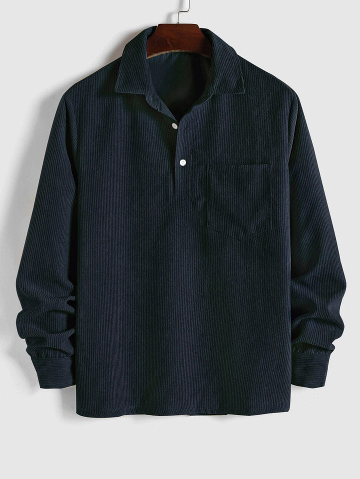Heren corduroy overhemd met knoopsluiting en borstzak, stijlvol en casual voor herfst- en wintermode.