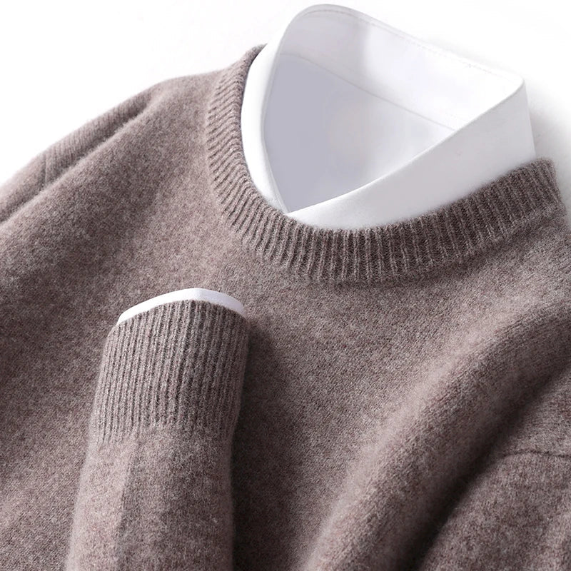 Herfstmode heren crewneck sweater, bordeauxrood, voegt een vleugje kleur toe aan elke outfit.