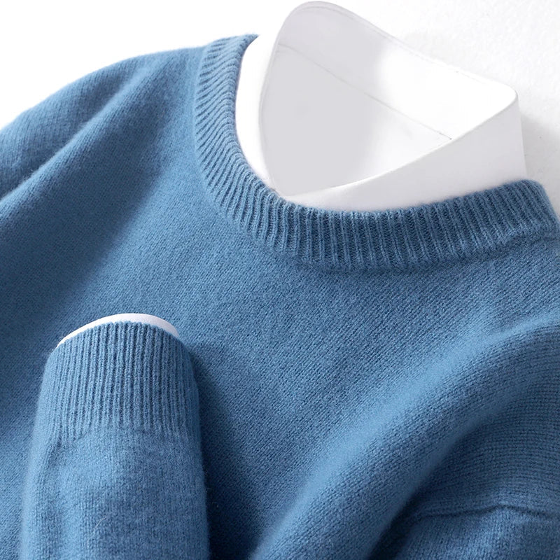 Stijlvolle heren crewneck trui, marineblauw, ideaal voor herfst- en wintermode.
