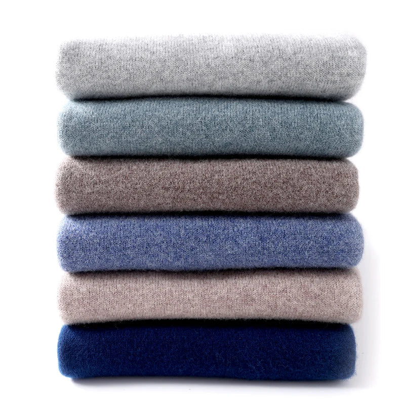 Chique mannen crewneck sweater, donkergroen, gemakkelijk te combineren met diverse stijlen.