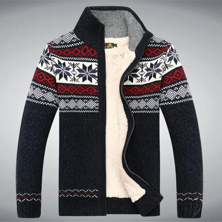 Heren gebreid fleece vest met hoge kraag en Scandinavisch winterpatroon. Ideaal voor casual wintermode.