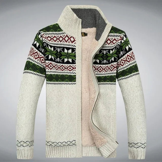 Comfortabel warm heren fleece vest met gebreide structuur, winterpatroon en hoge kraag. Geschikt voor casual heren.