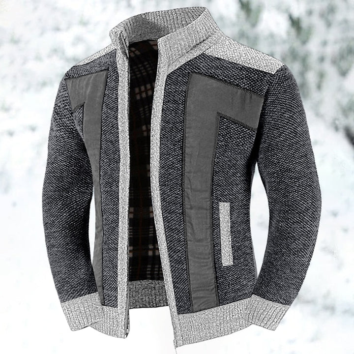 Zacht gebreid heren vest met rits en patchwork design, comfortabel en warm voor de koude dagen.