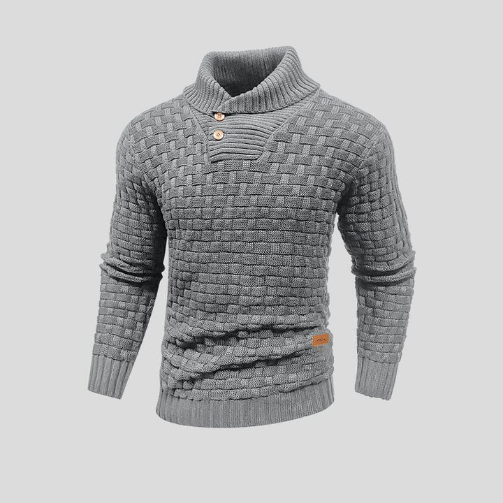 Model draagt elegante heren gebreide trui in regular fit. Casual & stijlvol, geschikt voor elke gelegenheid.