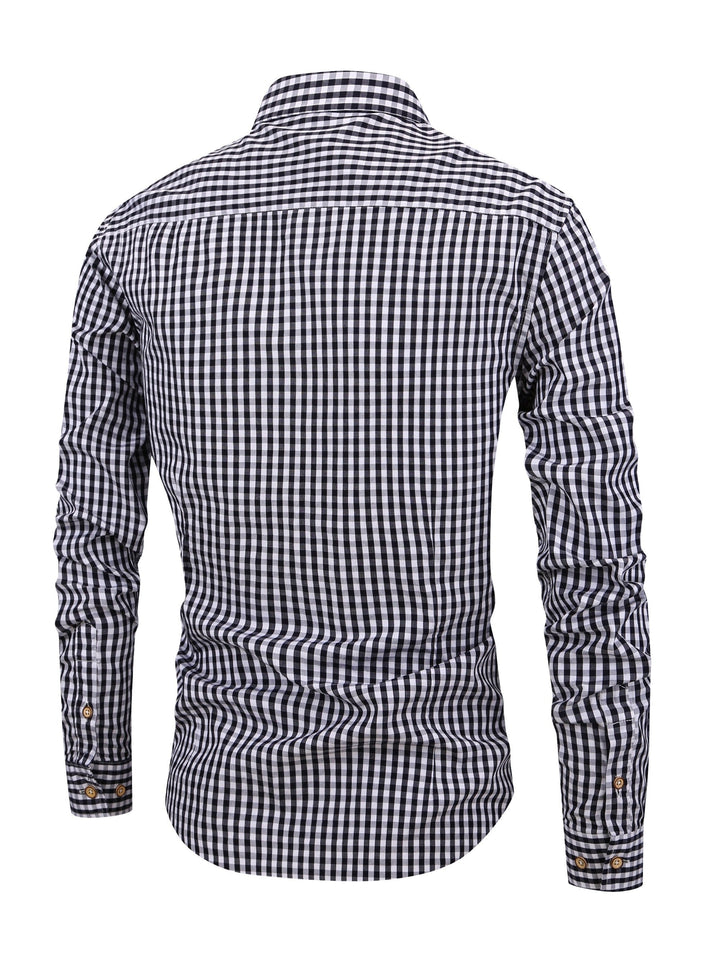 Klassiek geruit herenoverhemd met lange mouwen, voorzien van nette knoopsluiting. Essentieel voor mannenmode.