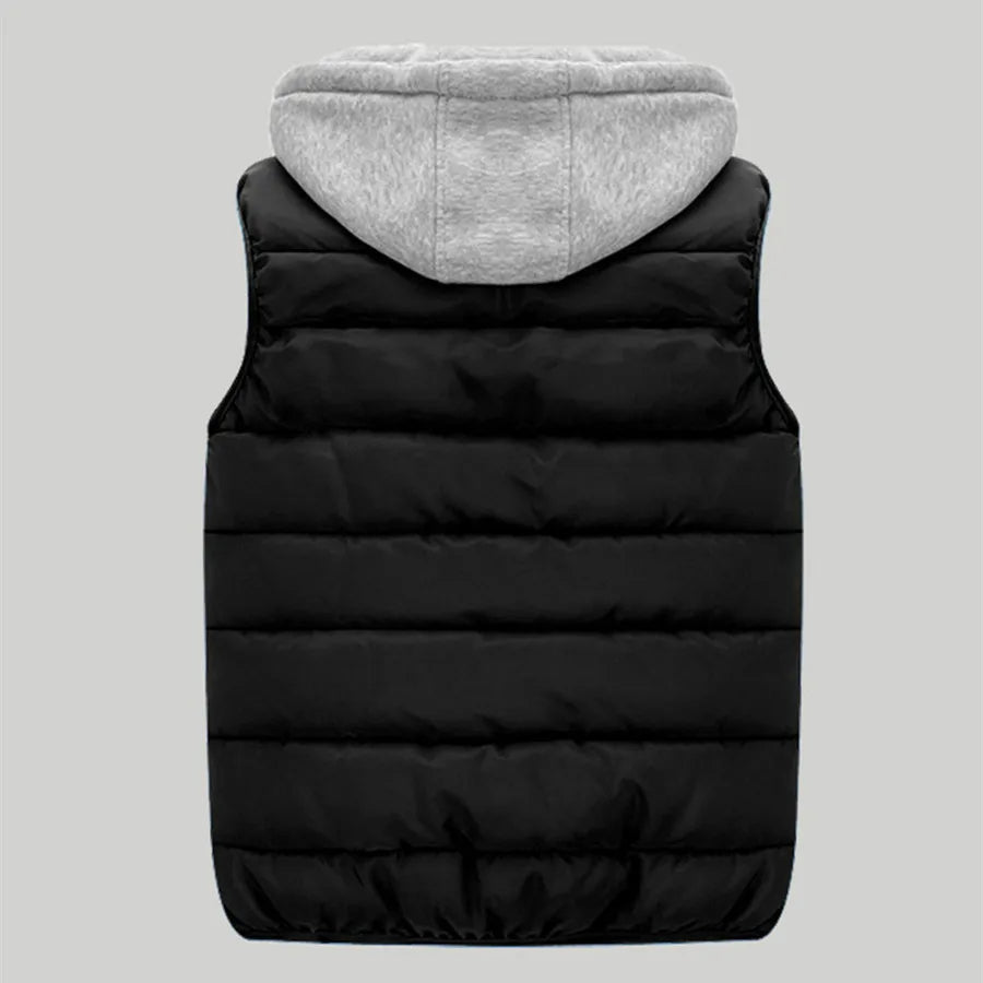 Sportieve heren bodywarmer, gewatteerd met capuchon, perfect voor buitenactiviteiten in lente/herfst.