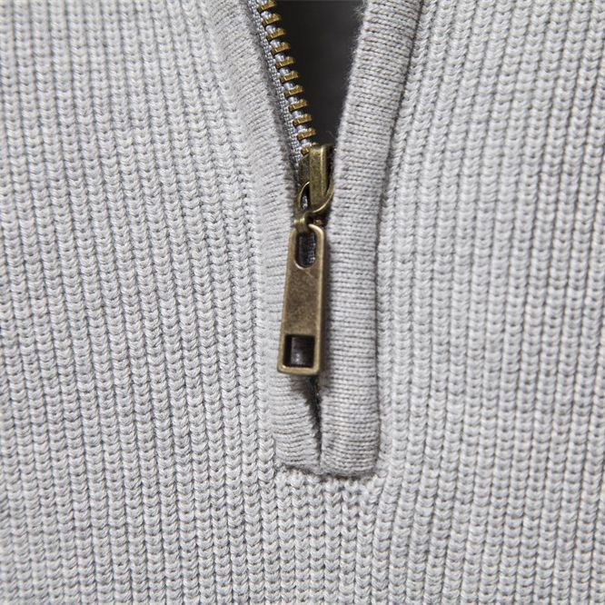 Veelzijdige heren half-zip trui met opstaande kraag. Stijlvol voor werk, comfortabel voor vrije tijd.